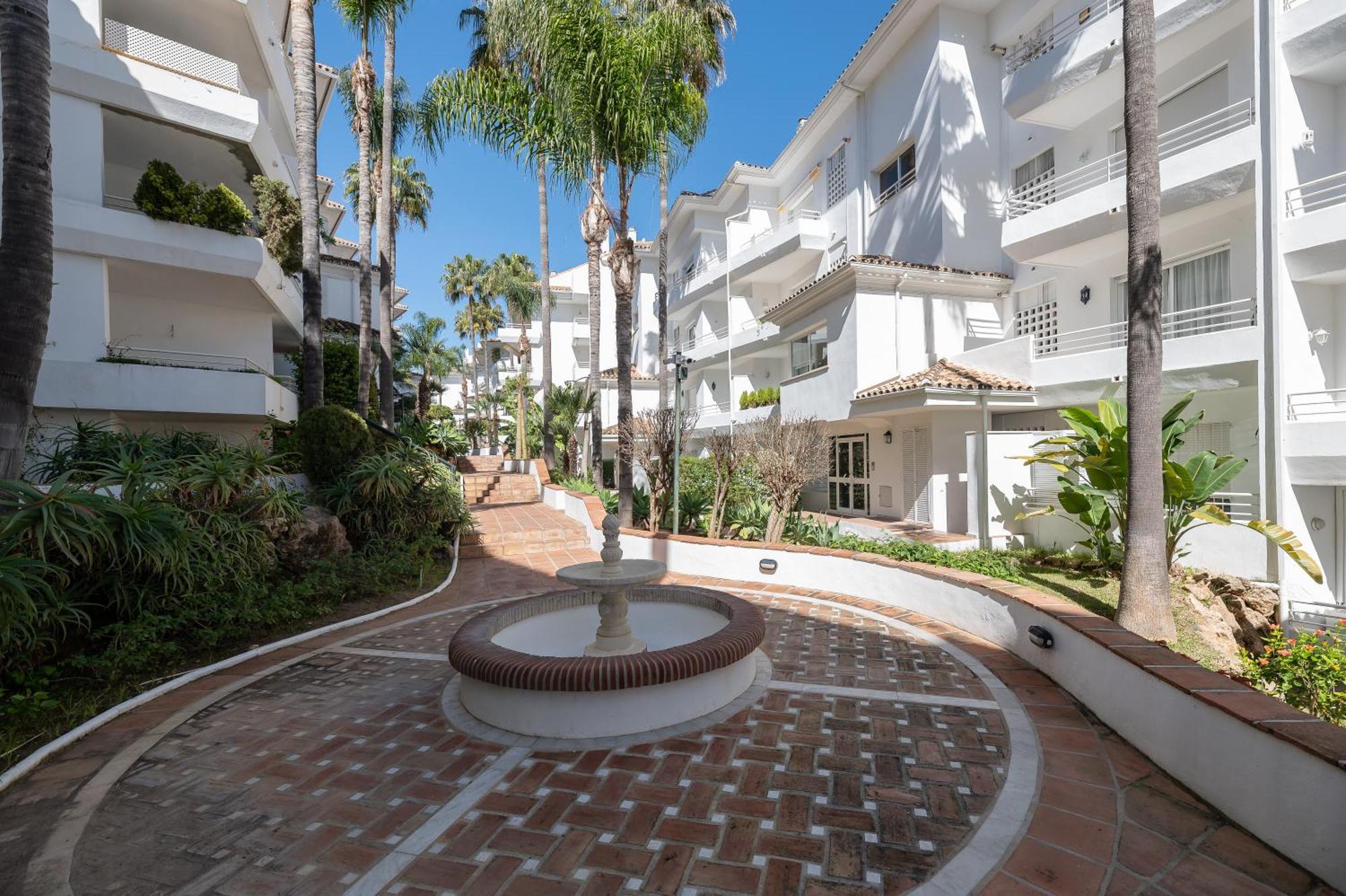 Stunning Duplex By The Golf & Terrace By The Apartemen Marbella